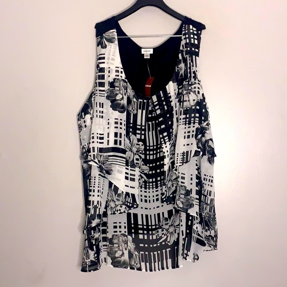 New with tags Avenue plus size Floral and Black white tier layer ruffle